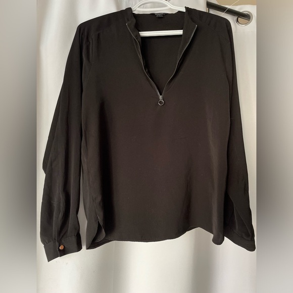 RW&CO. Black Long Sleeve silver Zipper Blouse size small NWOT - Picture 4 of 4